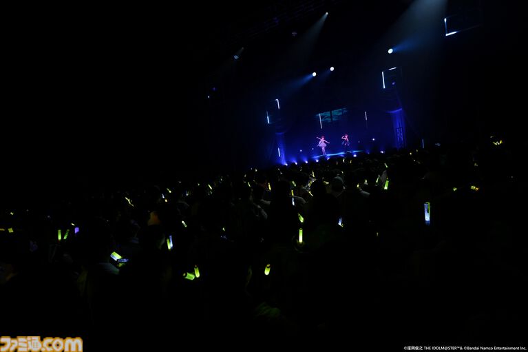 『アイマス』双海亜美・真美 twin live“ふたごぼしのつばさ”東京公演リポート。全曲ふたりでのステージで、新曲『北極星をズラしちゃえ！』でも一体感のあるパフォーマンスを披露。