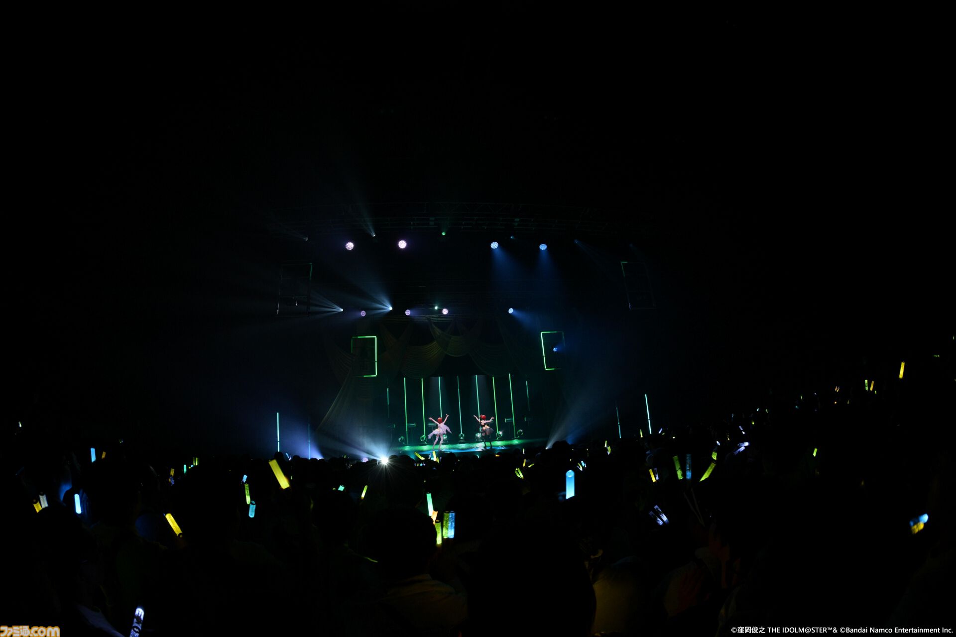 『アイマス』双海亜美・真美 twin live“ふたごぼしのつばさ”東京公演リポート。全曲ふたりでのステージで、新曲『北極星をズラしちゃえ！』でも一体感のあるパフォーマンスを披露。