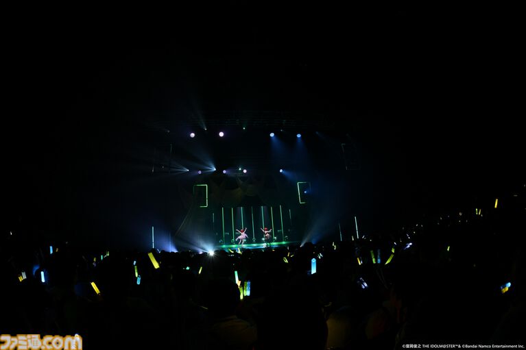 『アイマス』双海亜美・真美 twin live“ふたごぼしのつばさ”東京公演リポート。全曲ふたりでのステージで、新曲『北極星をズラしちゃえ！』でも一体感のあるパフォーマンスを披露。