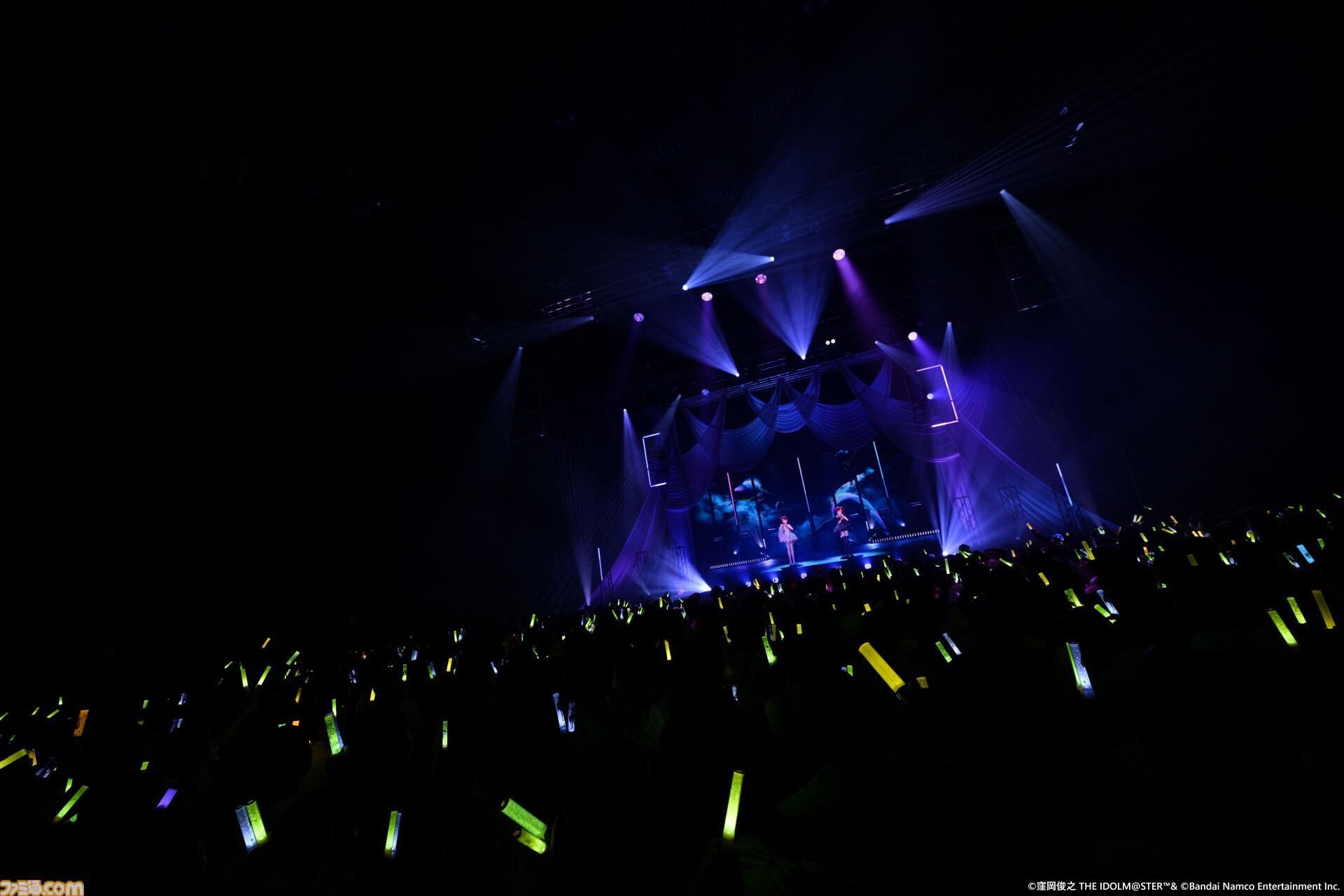 『アイマス』双海亜美・真美 twin live“ふたごぼしのつばさ”東京公演リポート。全曲ふたりでのステージで、新曲『北極星をズラしちゃえ！』でも一体感のあるパフォーマンスを披露。