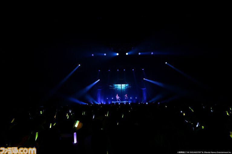 『アイマス』双海亜美・真美 twin live“ふたごぼしのつばさ”東京公演リポート。全曲ふたりでのステージで、新曲『北極星をズラしちゃえ！』でも一体感のあるパフォーマンスを披露。