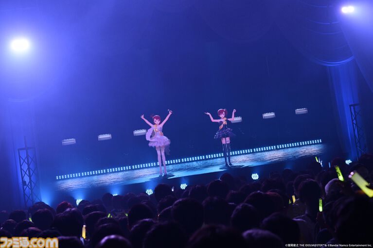 『アイマス』双海亜美・真美 twin live“ふたごぼしのつばさ”東京公演リポート。全曲ふたりでのステージで、新曲『北極星をズラしちゃえ！』でも一体感のあるパフォーマンスを披露。