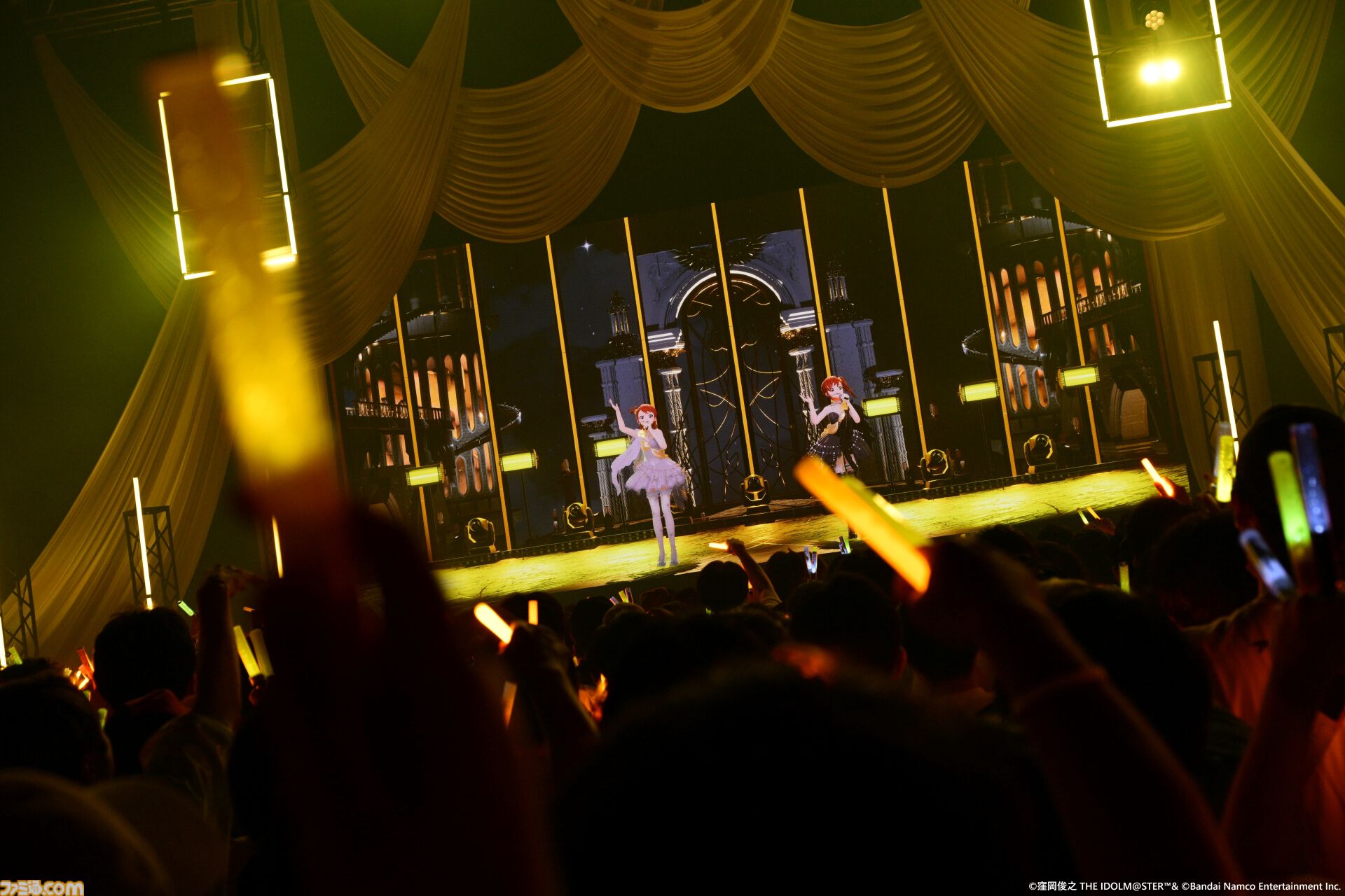 『アイマス』双海亜美・真美 twin live“ふたごぼしのつばさ”東京公演リポート。全曲ふたりでのステージで、新曲『北極星をズラしちゃえ！』でも一体感のあるパフォーマンスを披露。