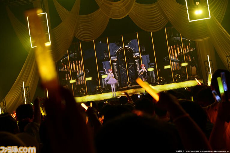 『アイマス』双海亜美・真美 twin live“ふたごぼしのつばさ”東京公演リポート。全曲ふたりでのステージで、新曲『北極星をズラしちゃえ！』でも一体感のあるパフォーマンスを披露。