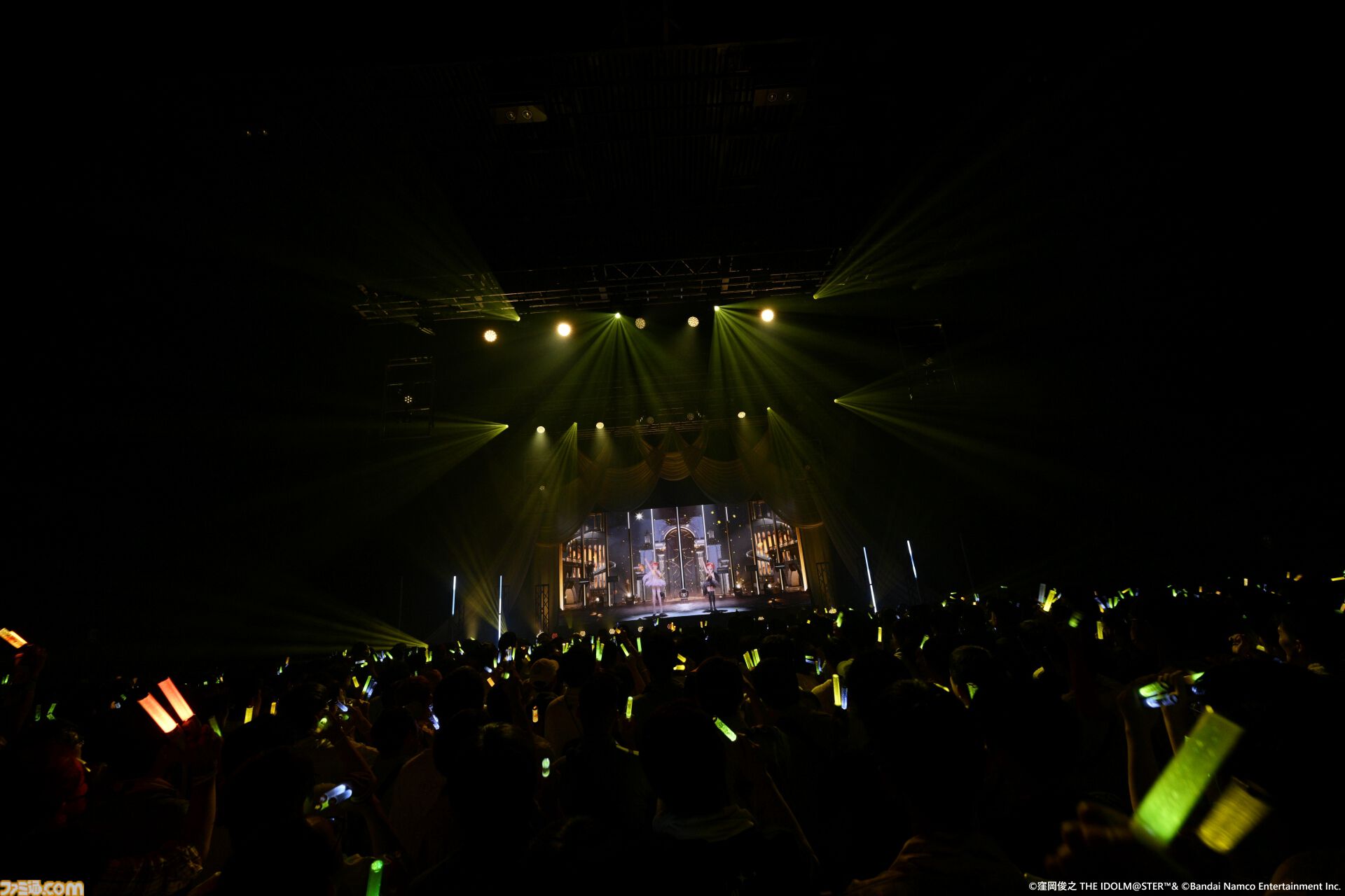 『アイマス』双海亜美・真美 twin live“ふたごぼしのつばさ”東京公演リポート。全曲ふたりでのステージで、新曲『北極星をズラしちゃえ！』でも一体感のあるパフォーマンスを披露。