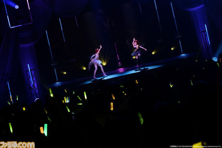 『アイマス』双海亜美・真美 twin live“ふたごぼしのつばさ”東京公演リポート。全曲ふたりでのステージで、新曲『北極星をズラしちゃえ！』でも一体感のあるパフォーマンスを披露。