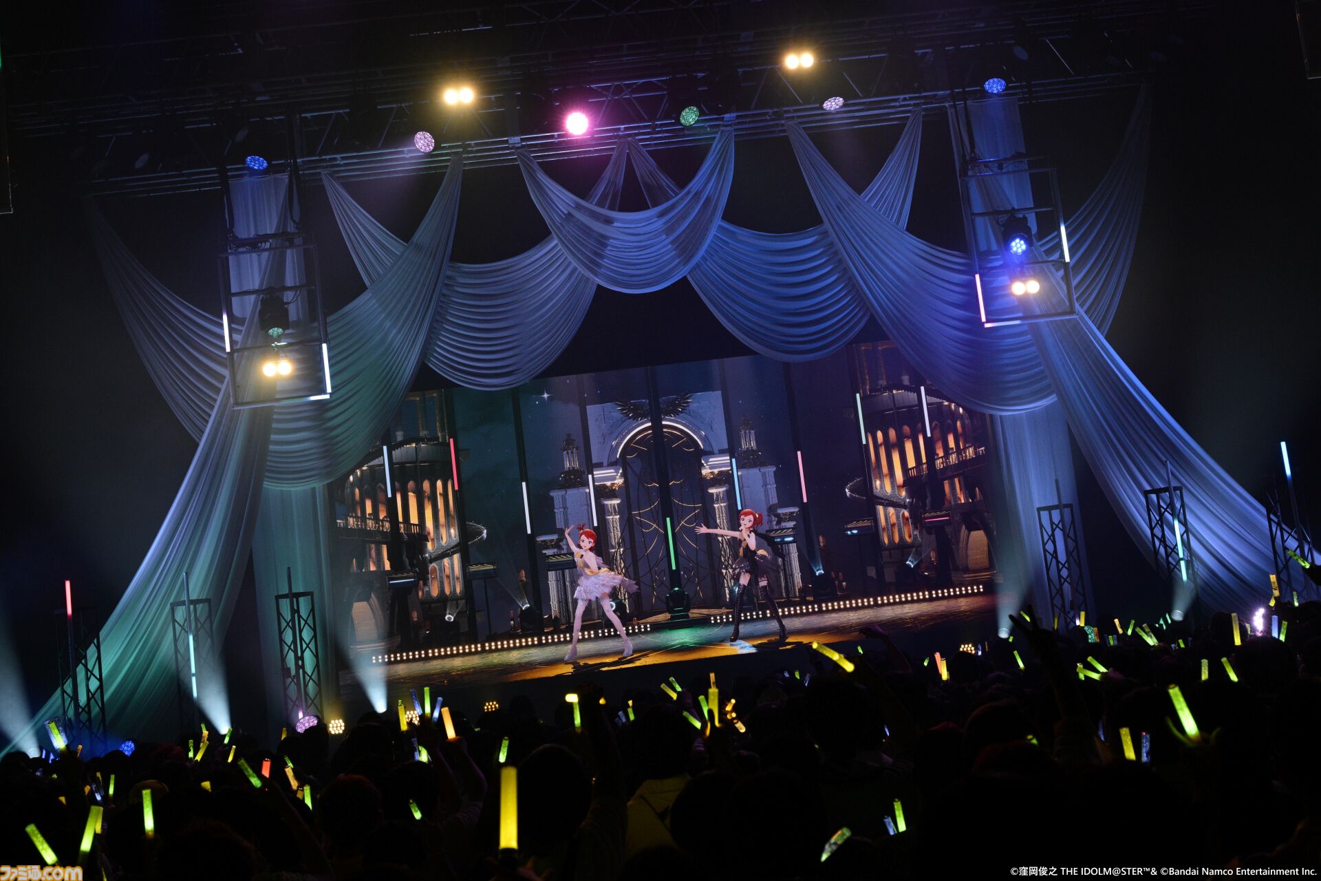 『アイマス』双海亜美・真美 twin live“ふたごぼしのつばさ”東京公演リポート。全曲ふたりでのステージで、新曲『北極星をズラしちゃえ！』でも一体感のあるパフォーマンスを披露。