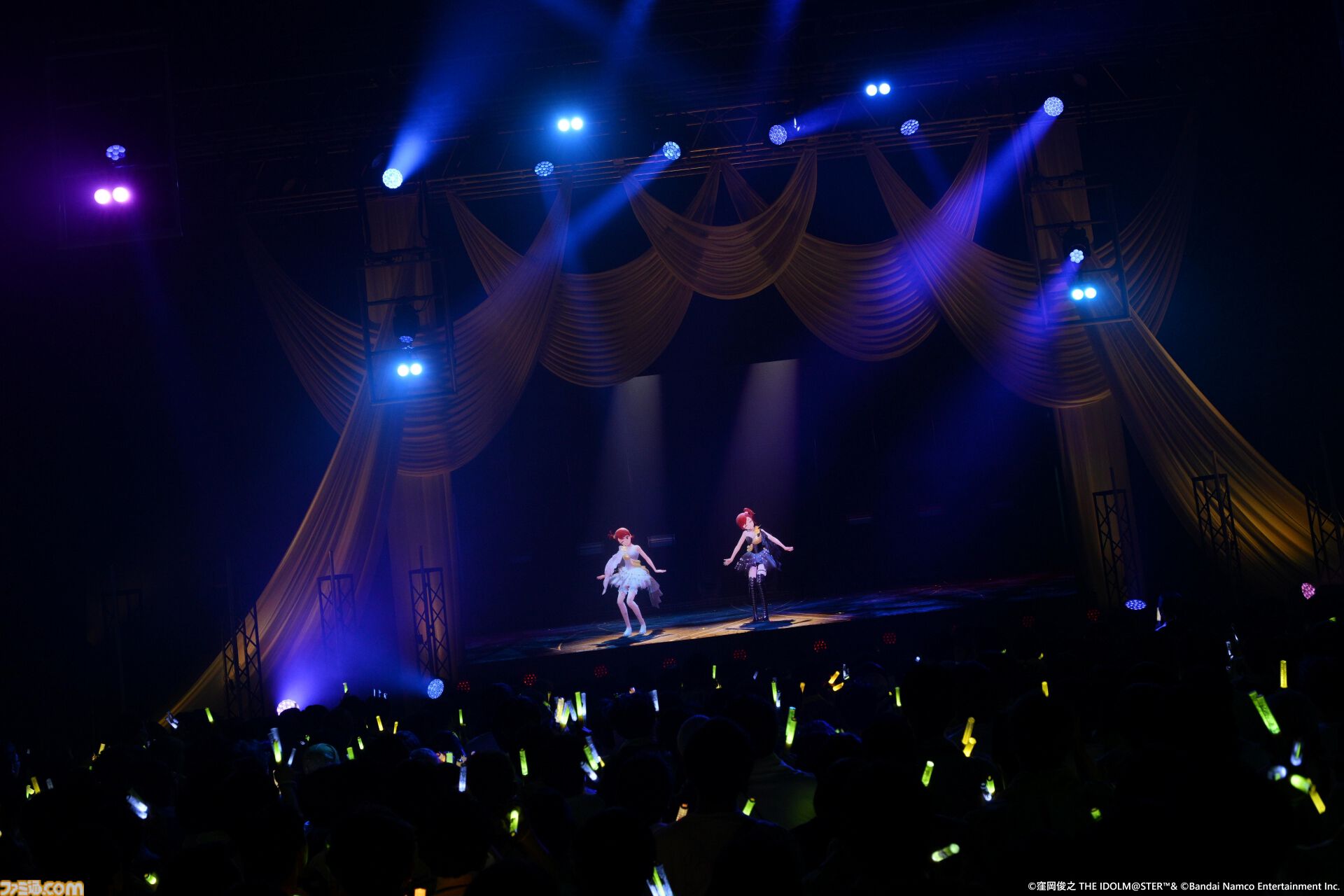 『アイマス』双海亜美・真美 twin live“ふたごぼしのつばさ”東京公演リポート。全曲ふたりでのステージで、新曲『北極星をズラしちゃえ！』でも一体感のあるパフォーマンスを披露。