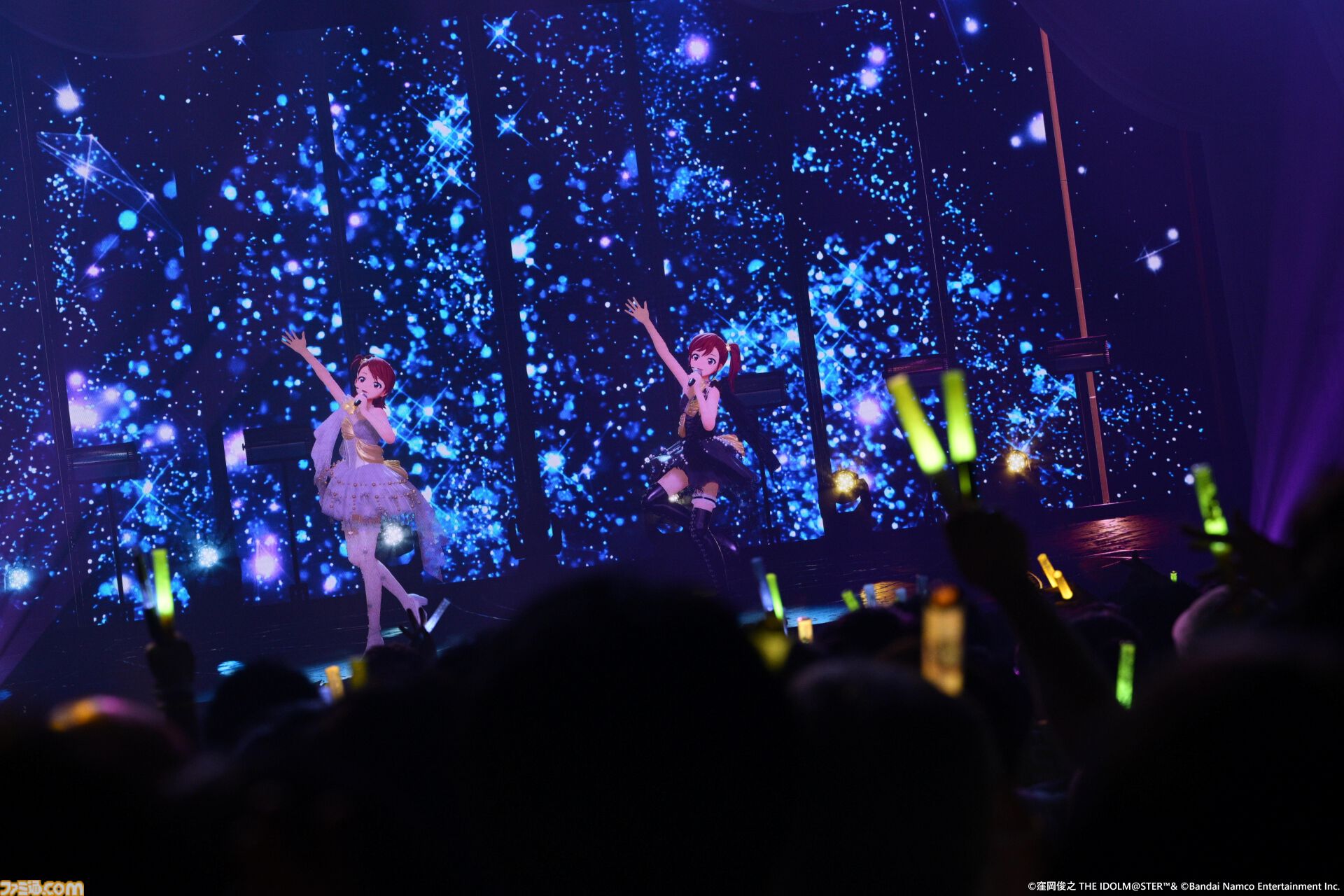 『アイマス』双海亜美・真美 twin live“ふたごぼしのつばさ”東京公演リポート。全曲ふたりでのステージで、新曲『北極星をズラしちゃえ！』でも一体感のあるパフォーマンスを披露。