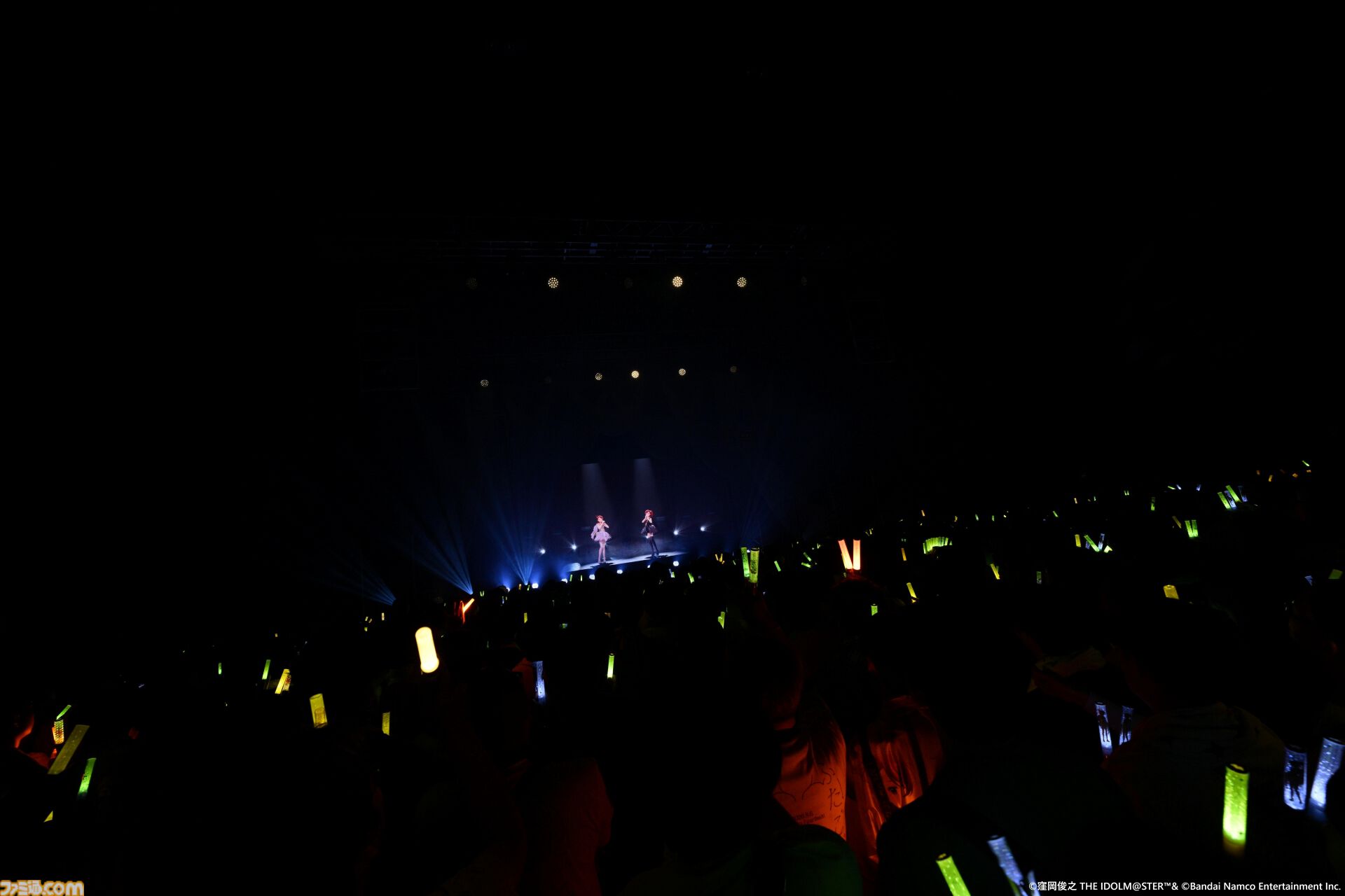 『アイマス』双海亜美・真美 twin live“ふたごぼしのつばさ”東京公演リポート。全曲ふたりでのステージで、新曲『北極星をズラしちゃえ！』でも一体感のあるパフォーマンスを披露。