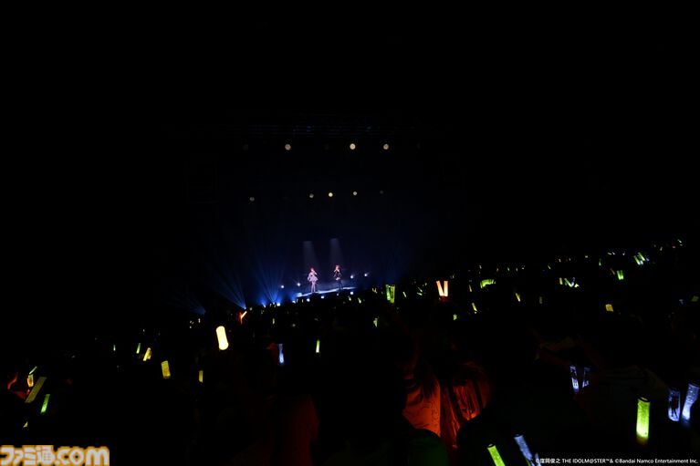 『アイマス』双海亜美・真美 twin live“ふたごぼしのつばさ”東京公演リポート。全曲ふたりでのステージで、新曲『北極星をズラしちゃえ！』でも一体感のあるパフォーマンスを披露。