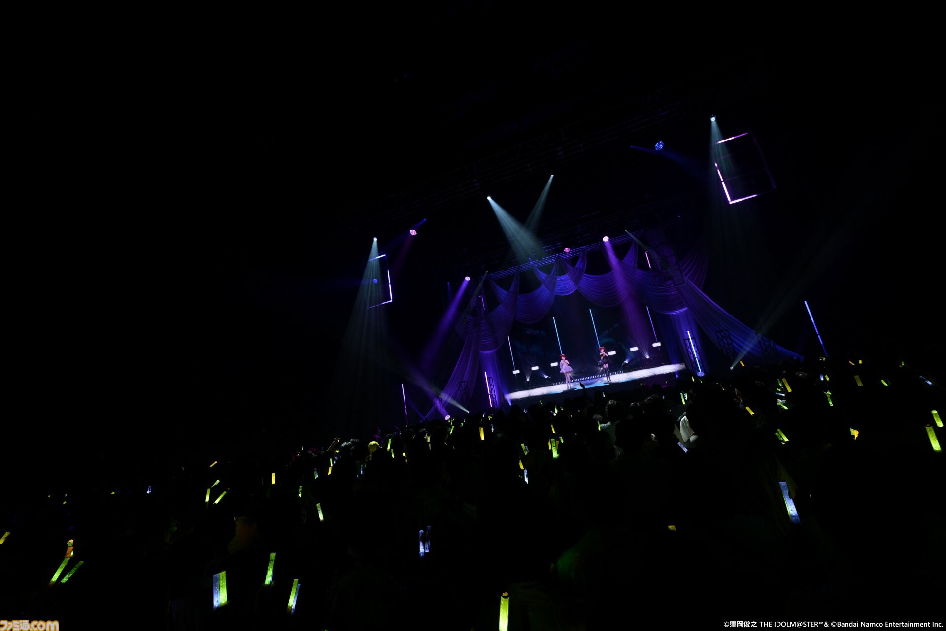 『アイマス』双海亜美・真美 twin live“ふたごぼしのつばさ”東京公演リポート。全曲ふたりでのステージで、新曲『北極星をズラしちゃえ！』でも一体感のあるパフォーマンスを披露。