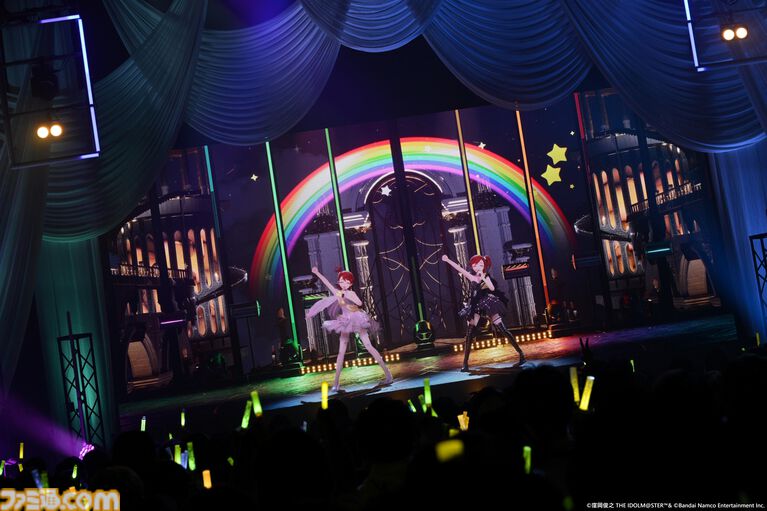『アイマス』双海亜美・真美 twin live“ふたごぼしのつばさ”東京公演リポート。全曲ふたりでのステージで、新曲『北極星をズラしちゃえ！』でも一体感のあるパフォーマンスを披露。