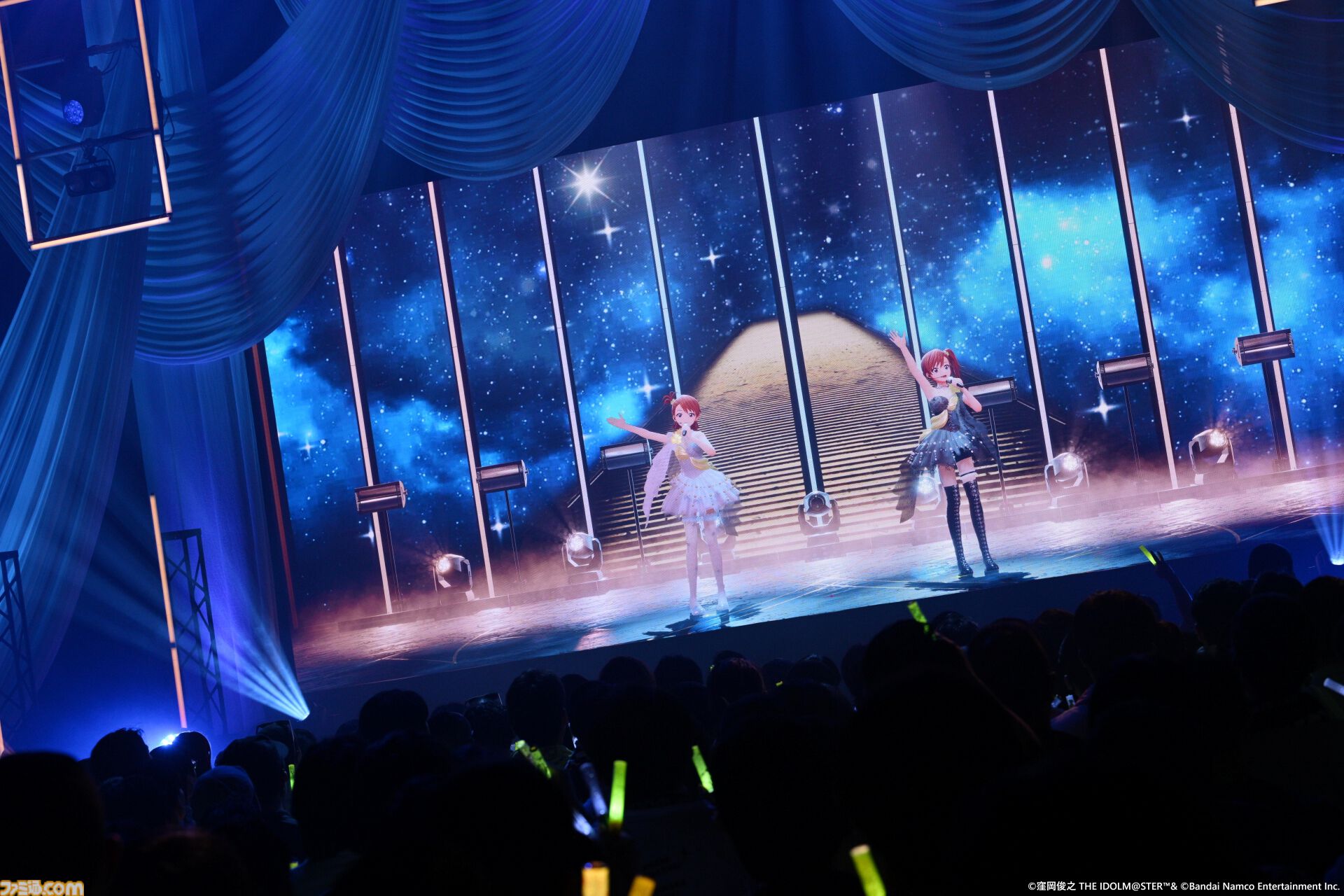 『アイマス』双海亜美・真美 twin live“ふたごぼしのつばさ”東京公演リポート。全曲ふたりでのステージで、新曲『北極星をズラしちゃえ！』でも一体感のあるパフォーマンスを披露。