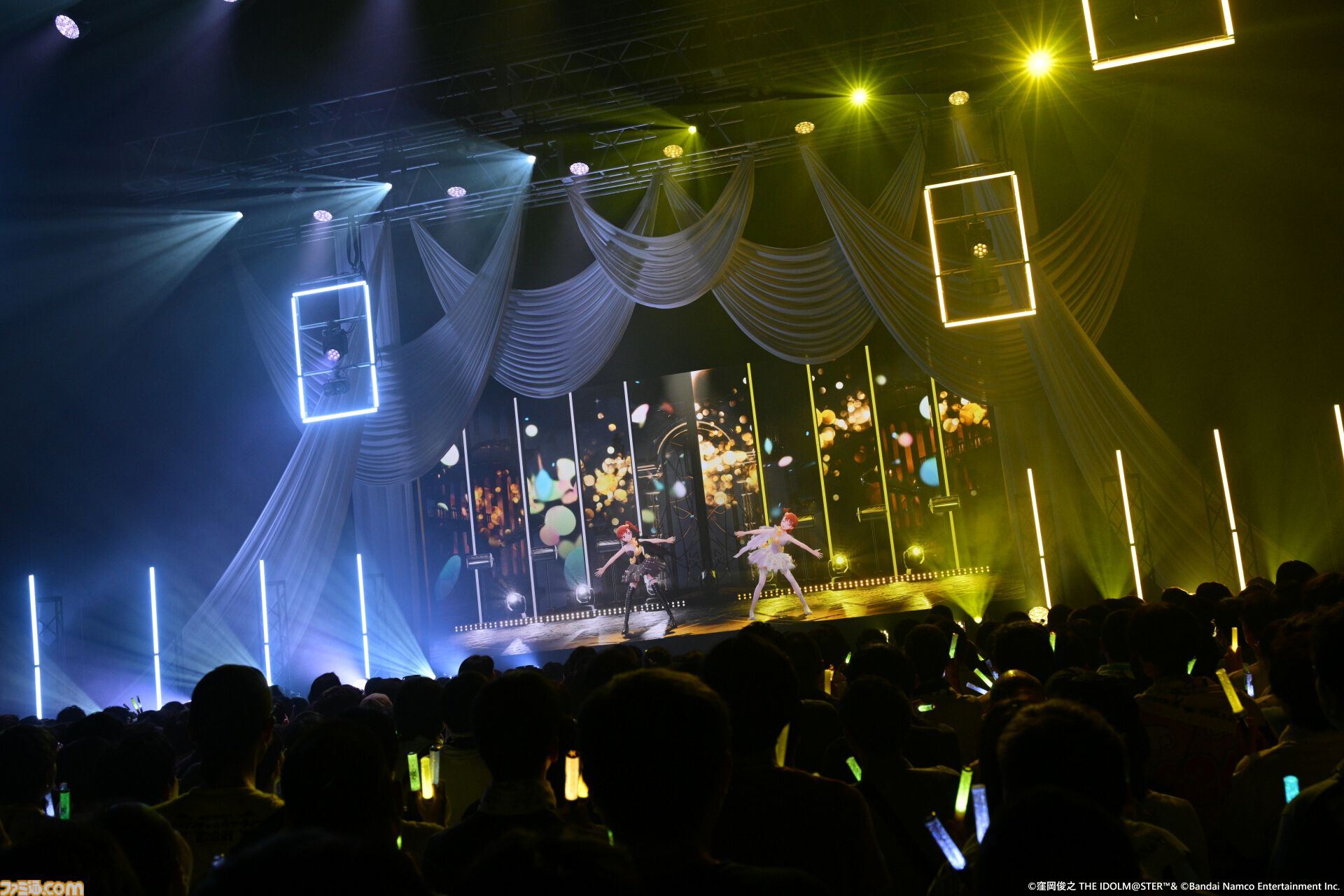 『アイマス』双海亜美・真美 twin live“ふたごぼしのつばさ”東京公演リポート。全曲ふたりでのステージで、新曲『北極星をズラしちゃえ！』でも一体感のあるパフォーマンスを披露。