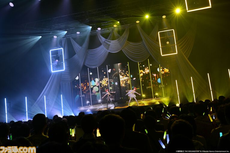 『アイマス』双海亜美・真美 twin live“ふたごぼしのつばさ”東京公演リポート。全曲ふたりでのステージで、新曲『北極星をズラしちゃえ！』でも一体感のあるパフォーマンスを披露。