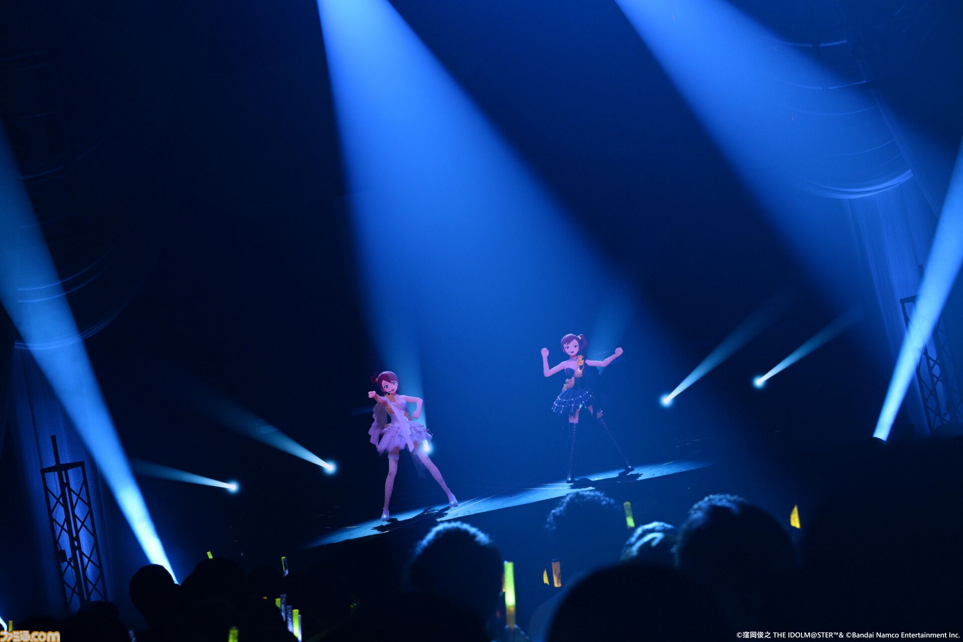 『アイマス』双海亜美・真美 twin live“ふたごぼしのつばさ”東京公演リポート。全曲ふたりでのステージで、新曲『北極星をズラしちゃえ！』でも一体感のあるパフォーマンスを披露。