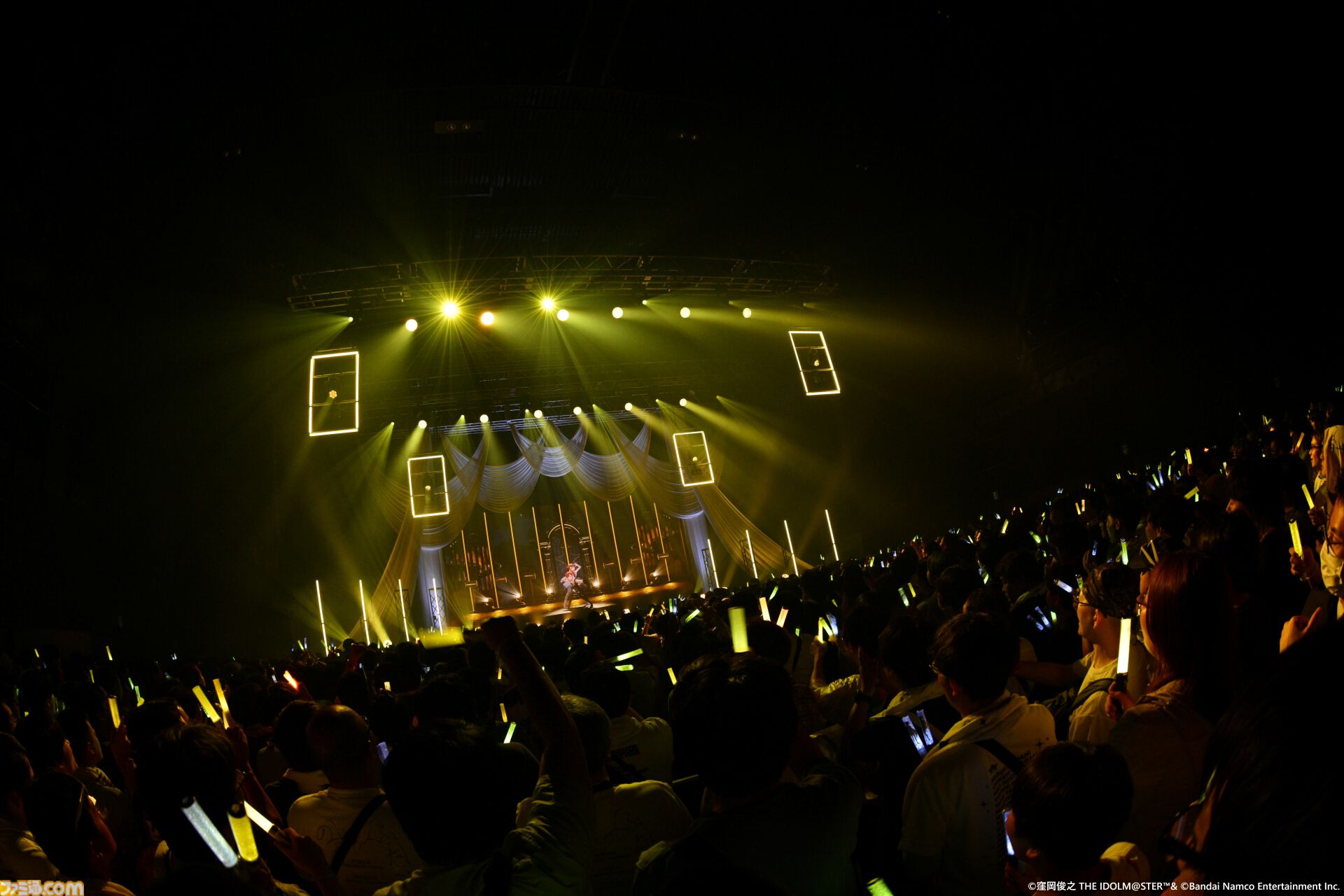 『アイマス』双海亜美・真美 twin live“ふたごぼしのつばさ”東京公演リポート。全曲ふたりでのステージで、新曲『北極星をズラしちゃえ！』でも一体感のあるパフォーマンスを披露。