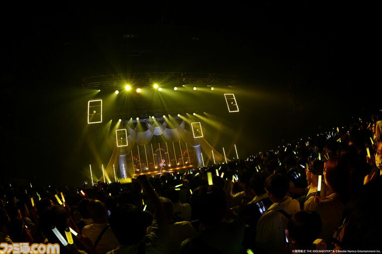 『アイマス』双海亜美・真美 twin live“ふたごぼしのつばさ”東京公演リポート。全曲ふたりでのステージで、新曲『北極星をズラしちゃえ！』でも一体感のあるパフォーマンスを披露。
