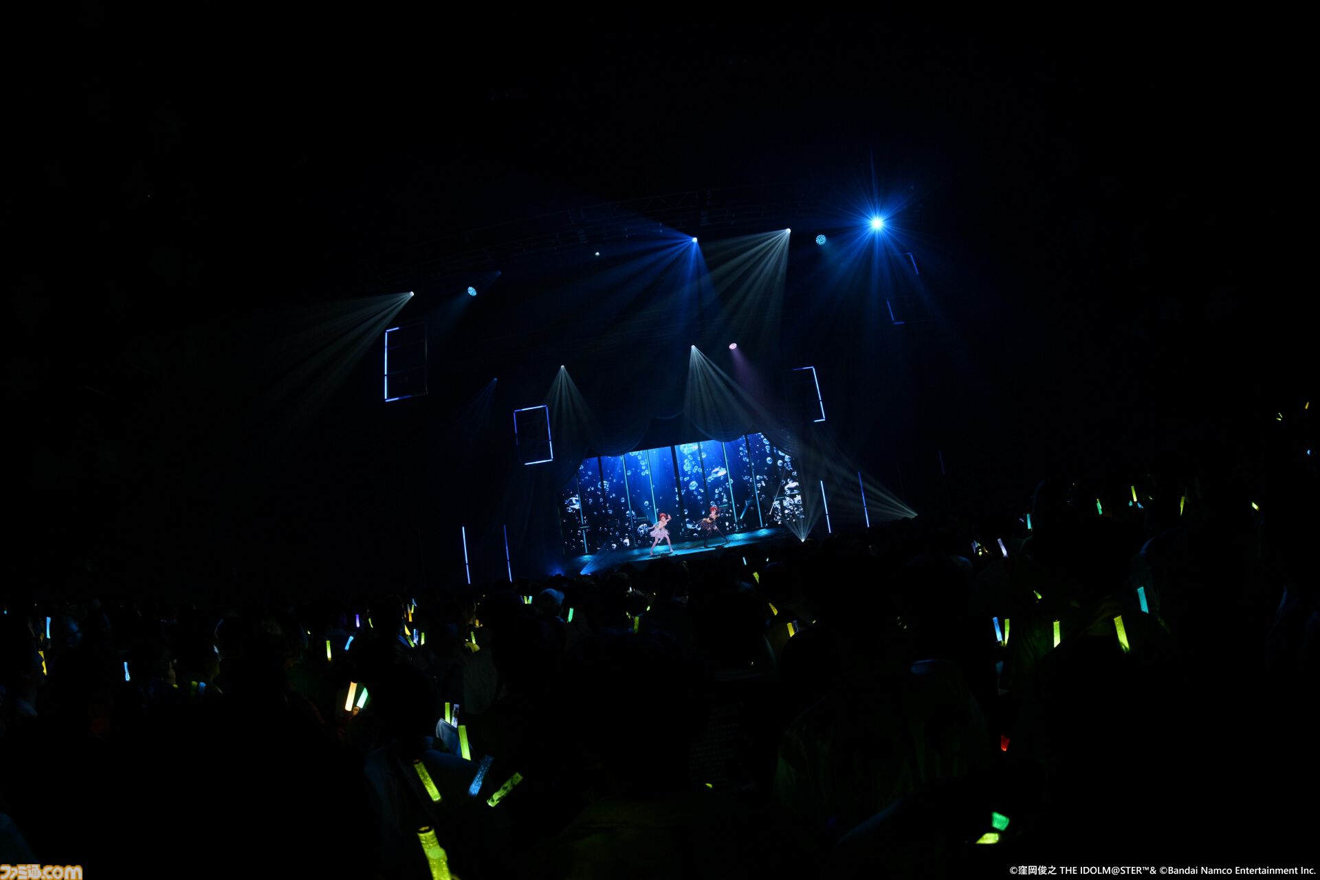 『アイマス』双海亜美・真美 twin live“ふたごぼしのつばさ”東京公演リポート。全曲ふたりでのステージで、新曲『北極星をズラしちゃえ！』でも一体感のあるパフォーマンスを披露。