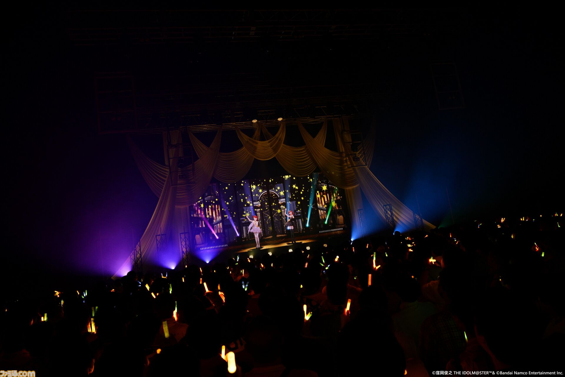 『アイマス』双海亜美・真美 twin live“ふたごぼしのつばさ”東京公演リポート。全曲ふたりでのステージで、新曲『北極星をズラしちゃえ！』でも一体感のあるパフォーマンスを披露。