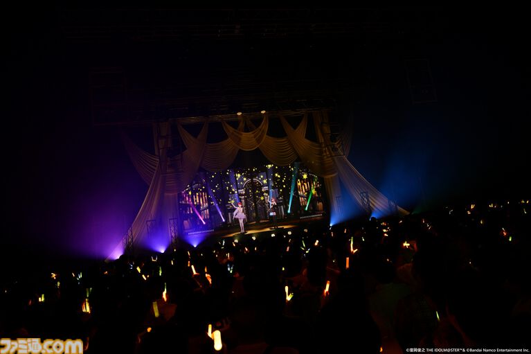 『アイマス』双海亜美・真美 twin live“ふたごぼしのつばさ”東京公演リポート。全曲ふたりでのステージで、新曲『北極星をズラしちゃえ！』でも一体感のあるパフォーマンスを披露。