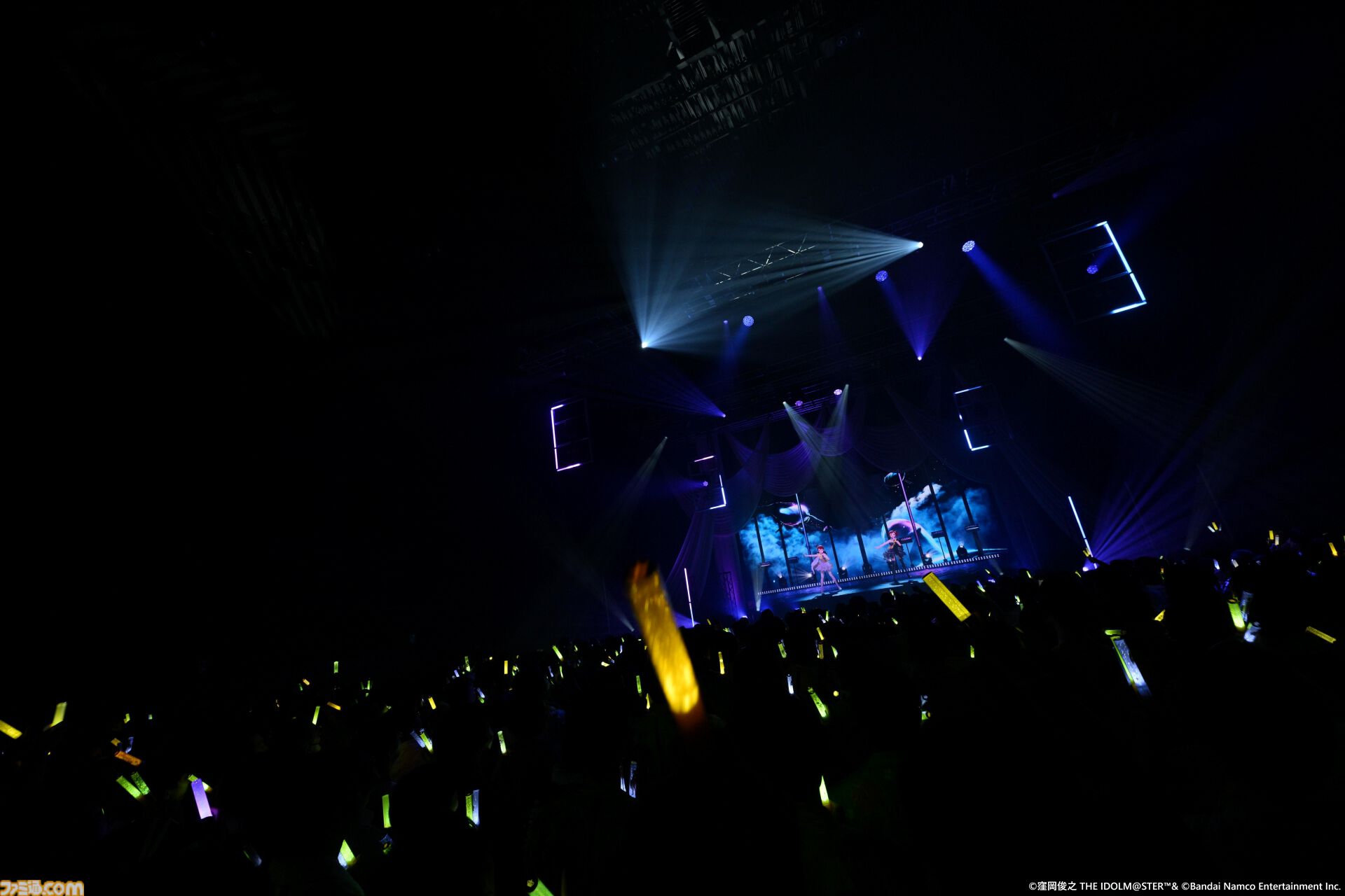 『アイマス』双海亜美・真美 twin live“ふたごぼしのつばさ”東京公演リポート。全曲ふたりでのステージで、新曲『北極星をズラしちゃえ！』でも一体感のあるパフォーマンスを披露。
