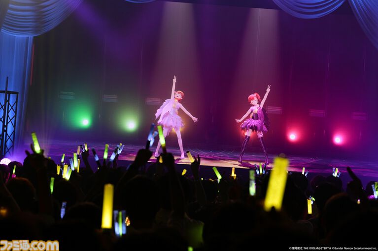 『アイマス』双海亜美・真美 twin live“ふたごぼしのつばさ”東京公演リポート。全曲ふたりでのステージで、新曲『北極星をズラしちゃえ！』でも一体感のあるパフォーマンスを披露。