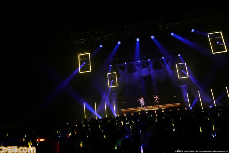 『アイマス』双海亜美・真美 twin live“ふたごぼしのつばさ”東京公演リポート。全曲ふたりでのステージで、新曲『北極星をズラしちゃえ！』でも一体感のあるパフォーマンスを披露。