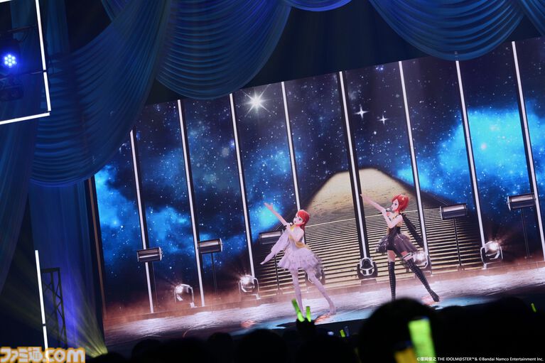 『アイマス』双海亜美・真美 twin live“ふたごぼしのつばさ”東京公演リポート。全曲ふたりでのステージで、新曲『北極星をズラしちゃえ！』でも一体感のあるパフォーマンスを披露。