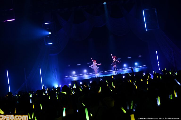 『アイマス』双海亜美・真美 twin live“ふたごぼしのつばさ”東京公演リポート。全曲ふたりでのステージで、新曲『北極星をズラしちゃえ！』でも一体感のあるパフォーマンスを披露。