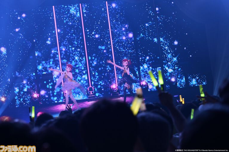 『アイマス』双海亜美・真美 twin live“ふたごぼしのつばさ”東京公演リポート。全曲ふたりでのステージで、新曲『北極星をズラしちゃえ！』でも一体感のあるパフォーマンスを披露。