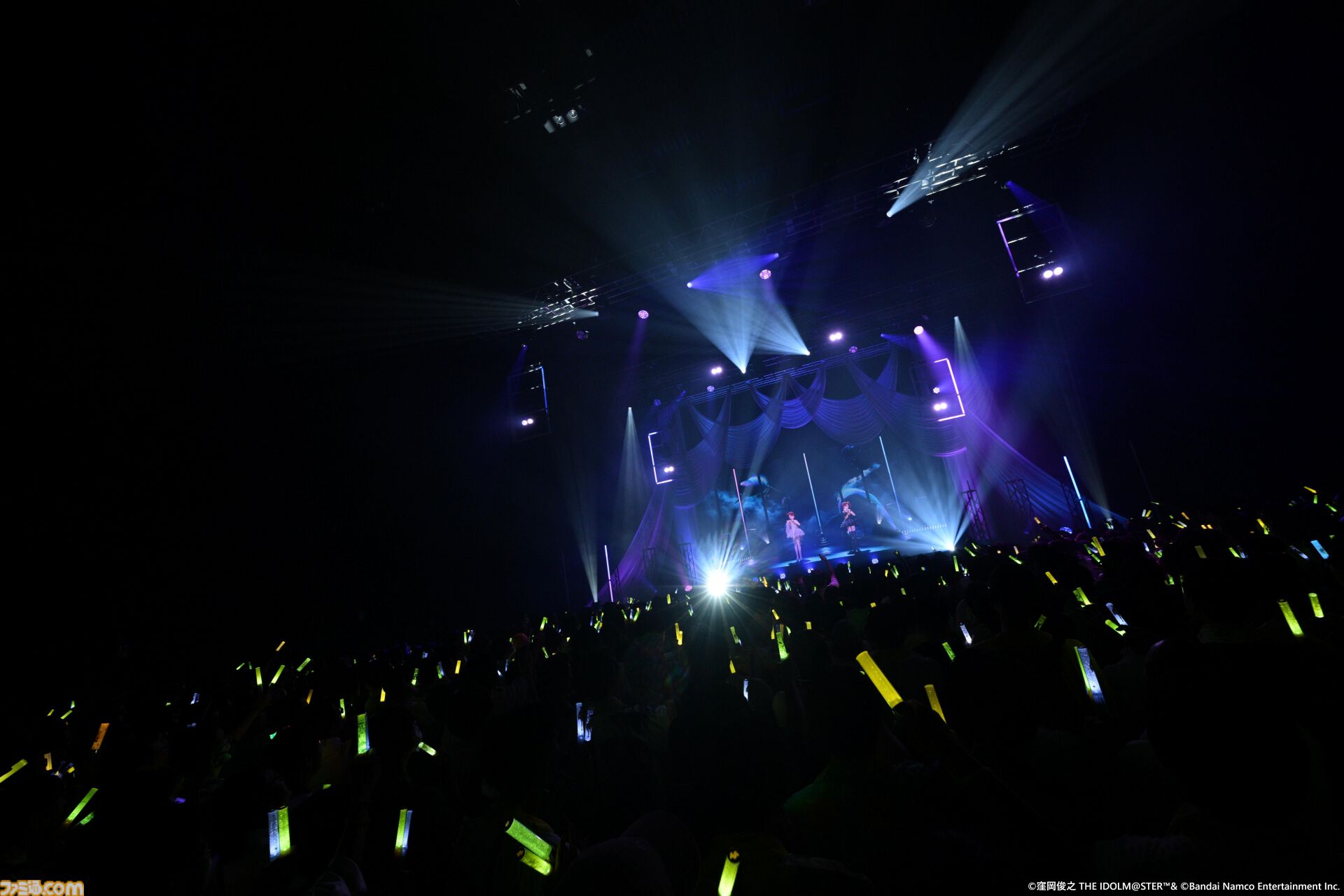 『アイマス』双海亜美・真美 twin live“ふたごぼしのつばさ”東京公演リポート。全曲ふたりでのステージで、新曲『北極星をズラしちゃえ！』でも一体感のあるパフォーマンスを披露。