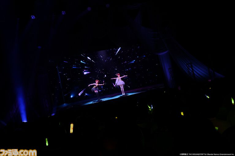 『アイマス』双海亜美・真美 twin live“ふたごぼしのつばさ”東京公演リポート。全曲ふたりでのステージで、新曲『北極星をズラしちゃえ！』でも一体感のあるパフォーマンスを披露。