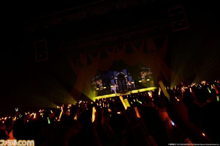 『アイマス』双海亜美・真美 twin live“ふたごぼしのつばさ”東京公演リポート。全曲ふたりでのステージで、新曲『北極星をズラしちゃえ！』でも一体感のあるパフォーマンスを披露。