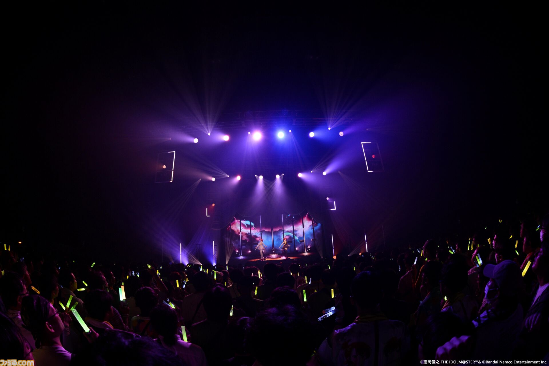 『アイマス』双海亜美・真美 twin live“ふたごぼしのつばさ”東京公演リポート。全曲ふたりでのステージで、新曲『北極星をズラしちゃえ！』でも一体感のあるパフォーマンスを披露。