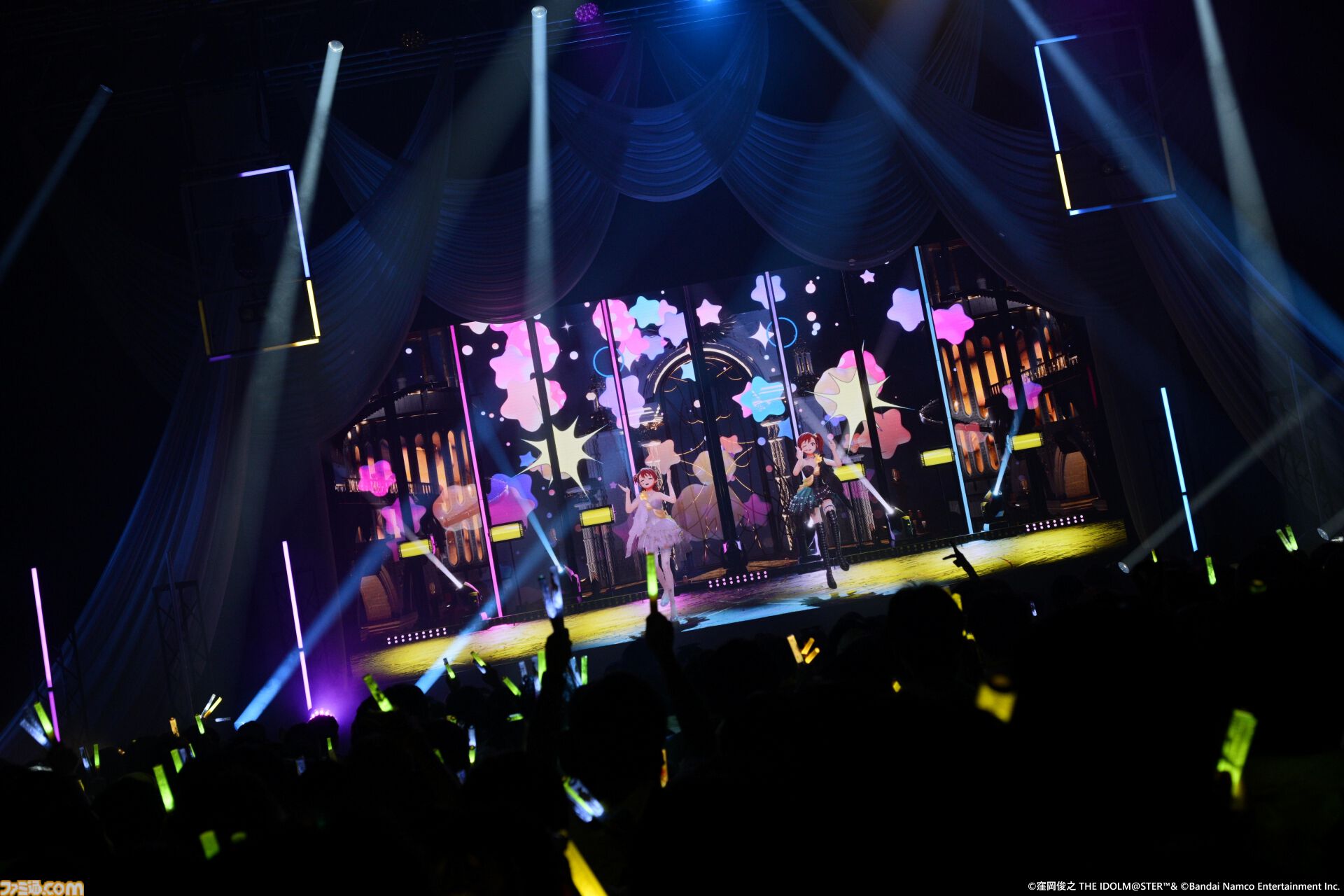 『アイマス』双海亜美・真美 twin live“ふたごぼしのつばさ”東京公演リポート。全曲ふたりでのステージで、新曲『北極星をズラしちゃえ！』でも一体感のあるパフォーマンスを披露。