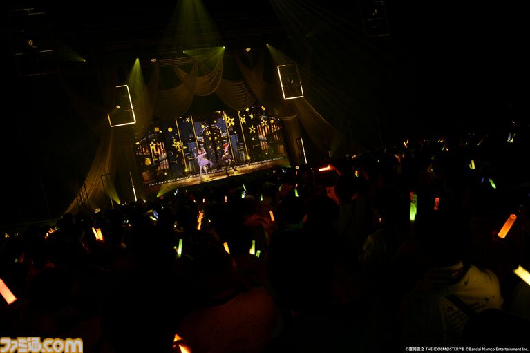 『アイマス』双海亜美・真美 twin live“ふたごぼしのつばさ”東京公演リポート。全曲ふたりでのステージで、新曲『北極星をズラしちゃえ！』でも一体感のあるパフォーマンスを披露。