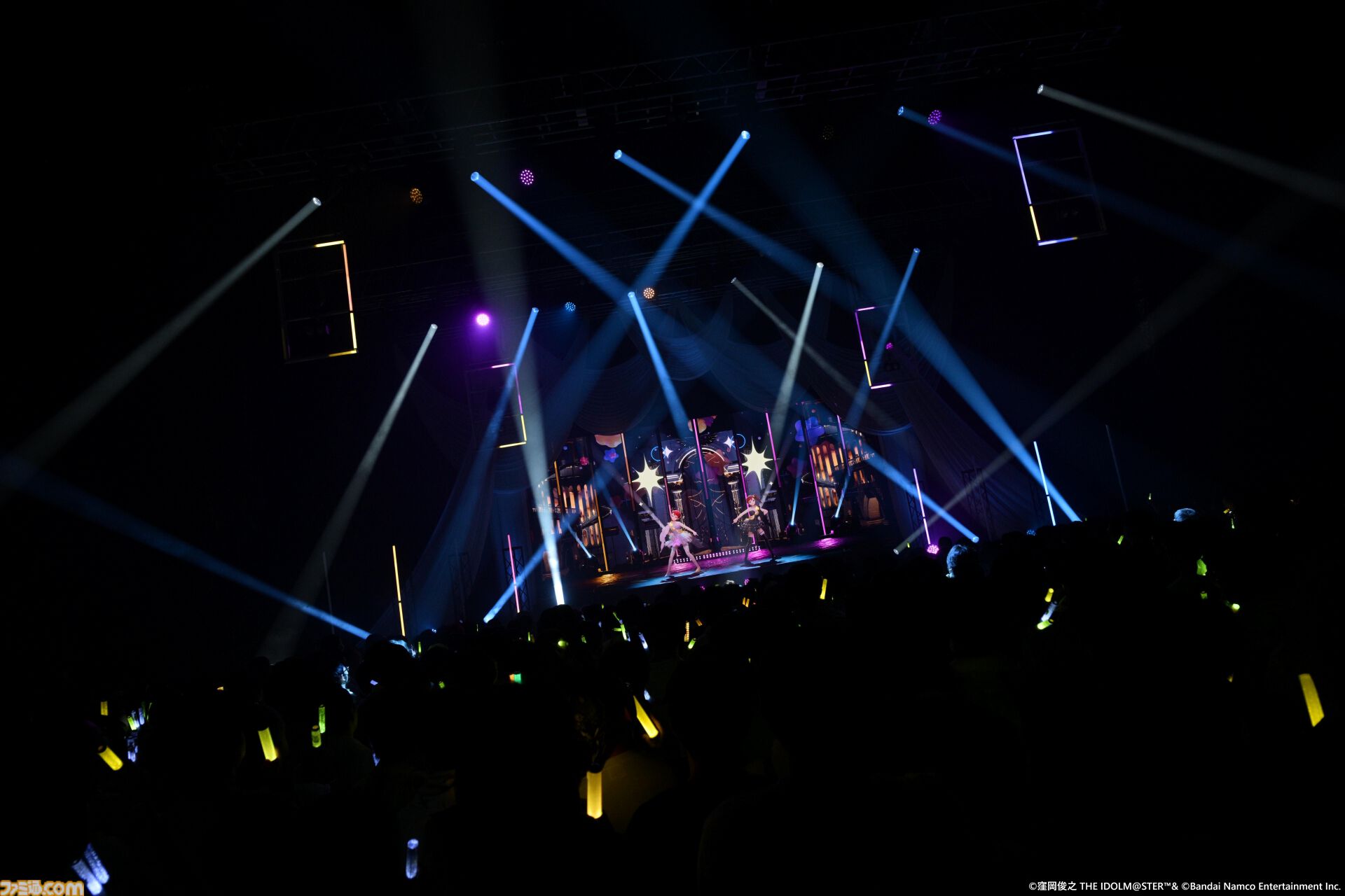 『アイマス』双海亜美・真美 twin live“ふたごぼしのつばさ”東京公演リポート。全曲ふたりでのステージで、新曲『北極星をズラしちゃえ！』でも一体感のあるパフォーマンスを披露。