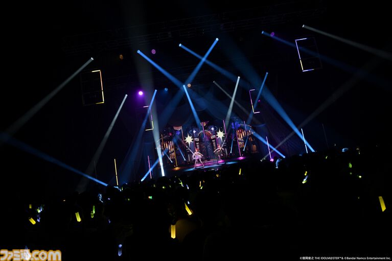 『アイマス』双海亜美・真美 twin live“ふたごぼしのつばさ”東京公演リポート。全曲ふたりでのステージで、新曲『北極星をズラしちゃえ！』でも一体感のあるパフォーマンスを披露。