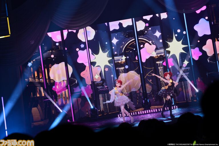 『アイマス』双海亜美・真美 twin live“ふたごぼしのつばさ”東京公演リポート。全曲ふたりでのステージで、新曲『北極星をズラしちゃえ！』でも一体感のあるパフォーマンスを披露。