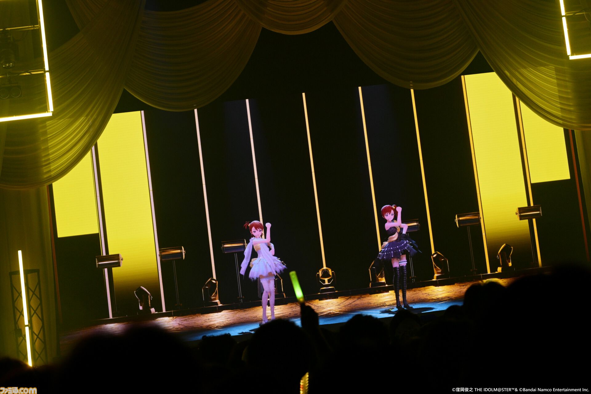 『アイマス』双海亜美・真美 twin live“ふたごぼしのつばさ”東京公演リポート。全曲ふたりでのステージで、新曲『北極星をズラしちゃえ！』でも一体感のあるパフォーマンスを披露。