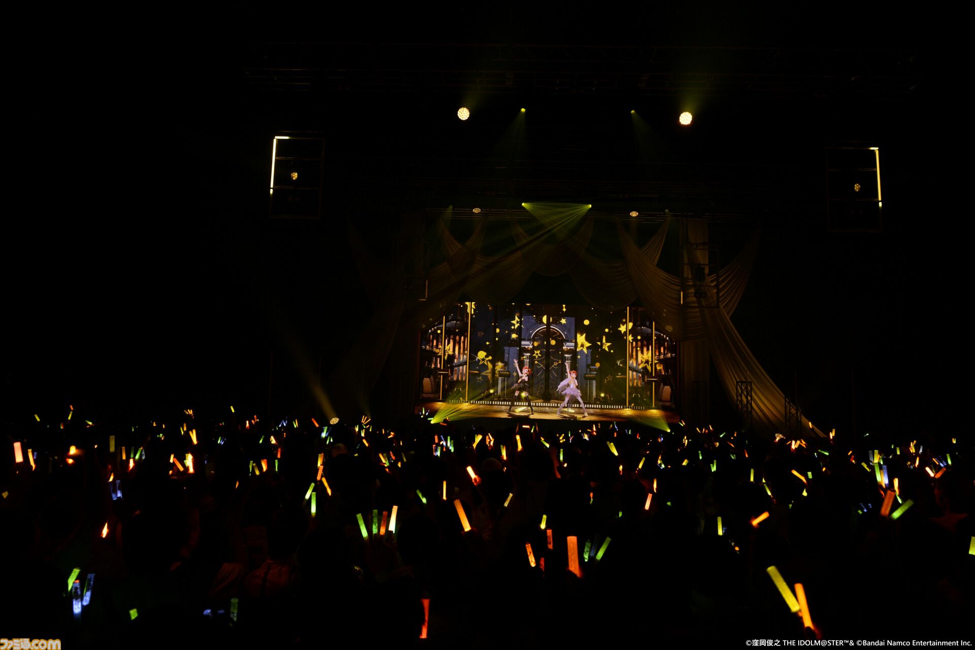 『アイマス』双海亜美・真美 twin live“ふたごぼしのつばさ”東京公演リポート。全曲ふたりでのステージで、新曲『北極星をズラしちゃえ！』でも一体感のあるパフォーマンスを披露。