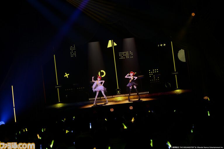 『アイマス』双海亜美・真美 twin live“ふたごぼしのつばさ”東京公演リポート。全曲ふたりでのステージで、新曲『北極星をズラしちゃえ！』でも一体感のあるパフォーマンスを披露。