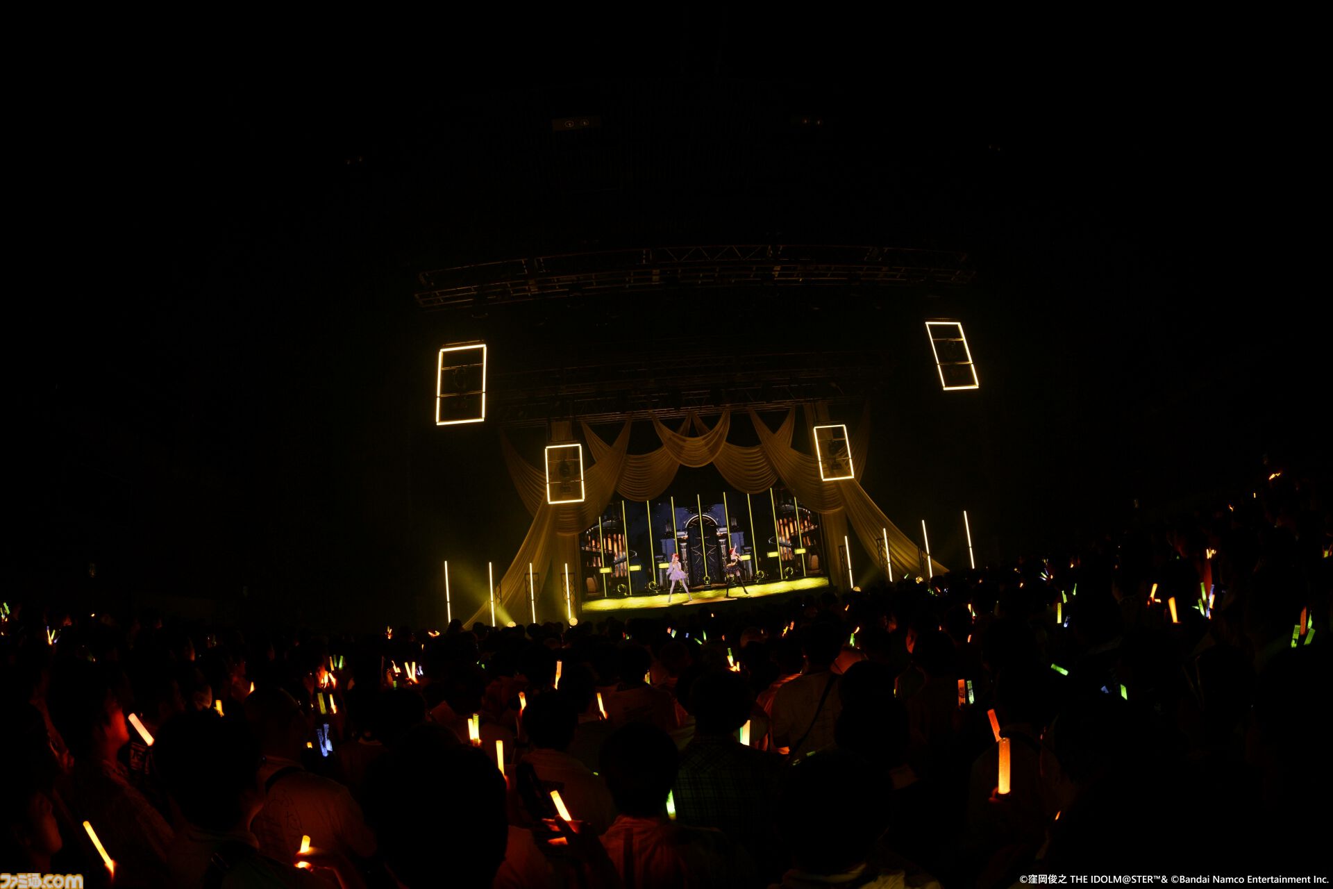『アイマス』双海亜美・真美 twin live“ふたごぼしのつばさ”東京公演リポート。全曲ふたりでのステージで、新曲『北極星をズラしちゃえ！』でも一体感のあるパフォーマンスを披露。