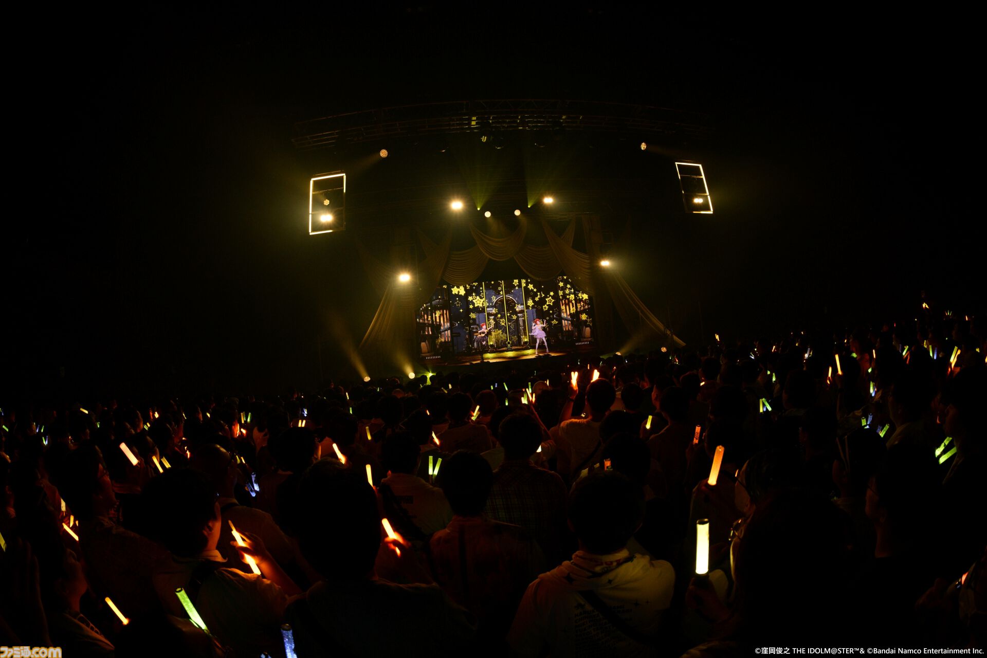 『アイマス』双海亜美・真美 twin live“ふたごぼしのつばさ”東京公演リポート。全曲ふたりでのステージで、新曲『北極星をズラしちゃえ！』でも一体感のあるパフォーマンスを披露。