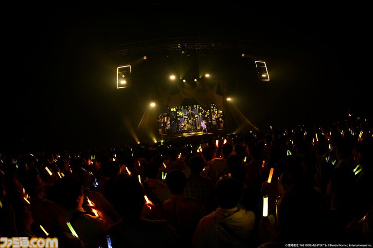 『アイマス』双海亜美・真美 twin live“ふたごぼしのつばさ”東京公演リポート。全曲ふたりでのステージで、新曲『北極星をズラしちゃえ！』でも一体感のあるパフォーマンスを披露。