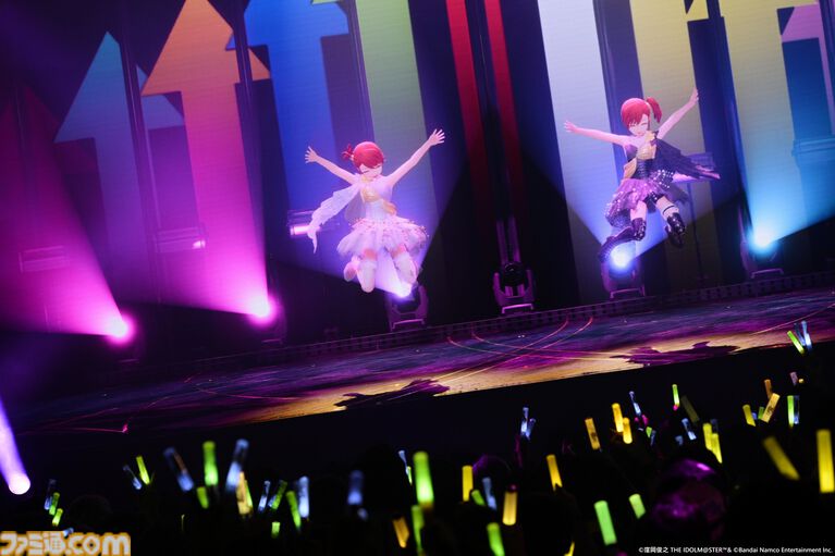 『アイマス』双海亜美・真美 twin live“ふたごぼしのつばさ”東京公演リポート。全曲ふたりでのステージで、新曲『北極星をズラしちゃえ！』でも一体感のあるパフォーマンスを披露。