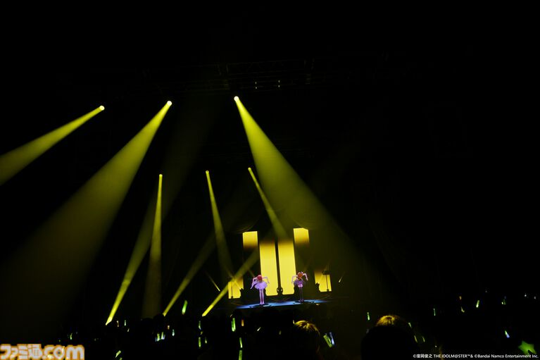 『アイマス』双海亜美・真美 twin live“ふたごぼしのつばさ”東京公演リポート。全曲ふたりでのステージで、新曲『北極星をズラしちゃえ！』でも一体感のあるパフォーマンスを披露。