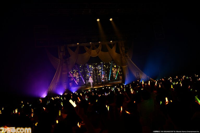 『アイマス』双海亜美・真美 twin live“ふたごぼしのつばさ”東京公演リポート。全曲ふたりでのステージで、新曲『北極星をズラしちゃえ！』でも一体感のあるパフォーマンスを披露。